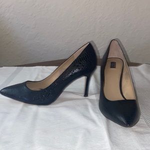 G.I.L.I. Alecia Jill black pump with 4” stiletto heel.